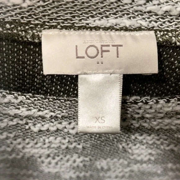 Loft grey and white size small women’s sweater - Picture 2 of 4